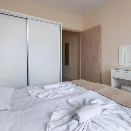 Stoyanov South Bay - *