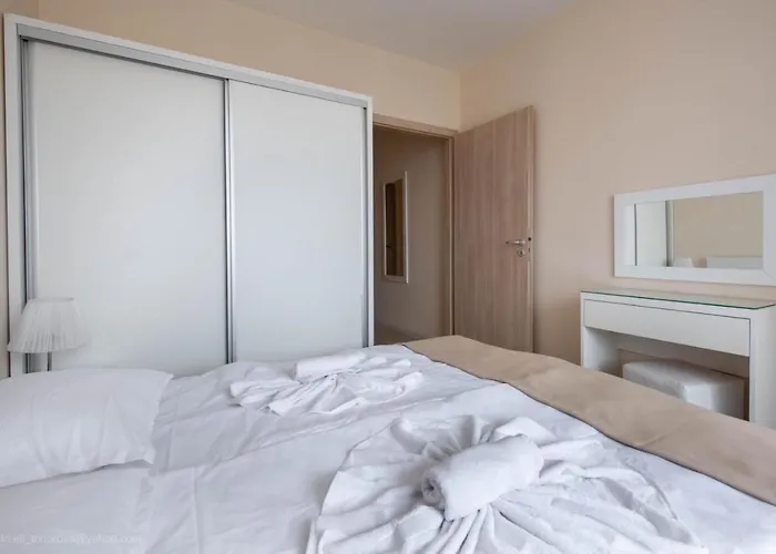 Stoyanov South Bay - *