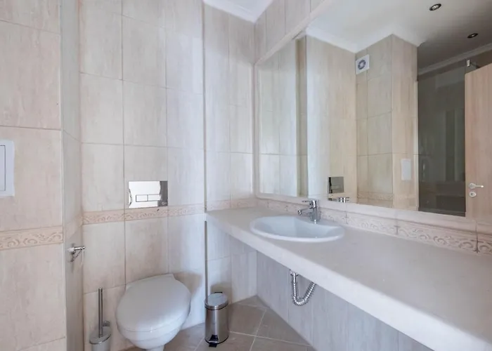 Stoyanov South Bay - *